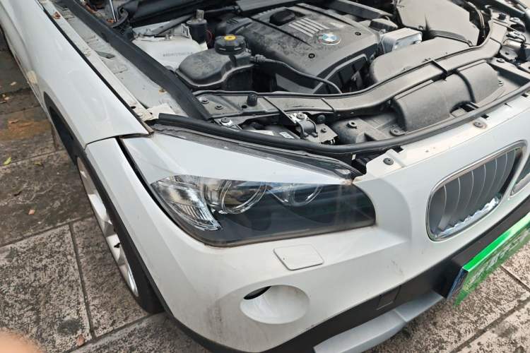Used BMW X1 2010 xDrive28i Engine Bay Right