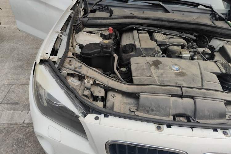 Used BMW X1 2010 sDrive18i Luxury Model Engine Bay Right