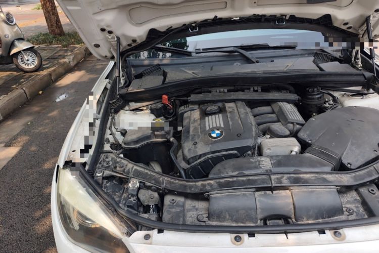 Used BMW X1 2010 xDrive25i Engine Bay Right