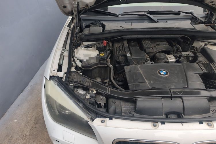 Used BMW X1 2010 sDrive18i Luxury Model Engine Bay Right
