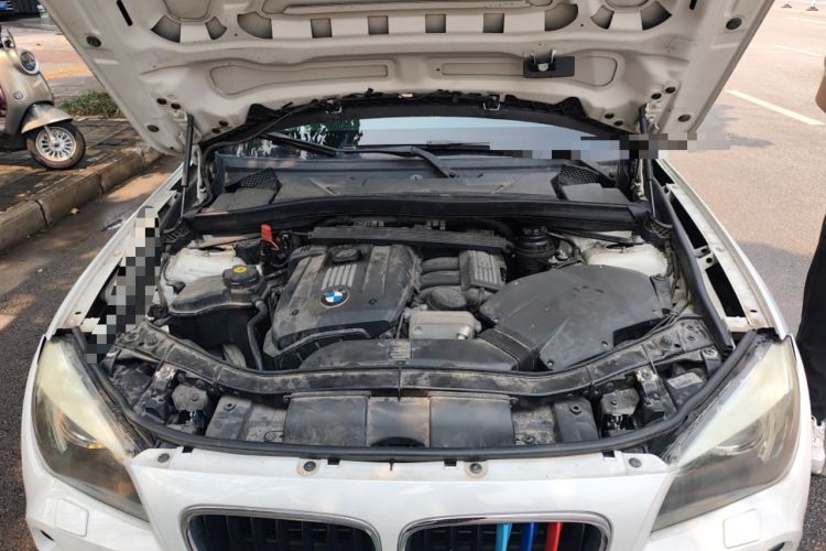 Used BMW X1 2010 xDrive25i Engine Bay