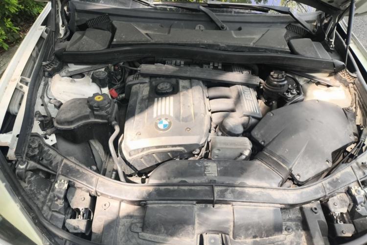 Used BMW X1 2010 xDrive25i Engine Bay