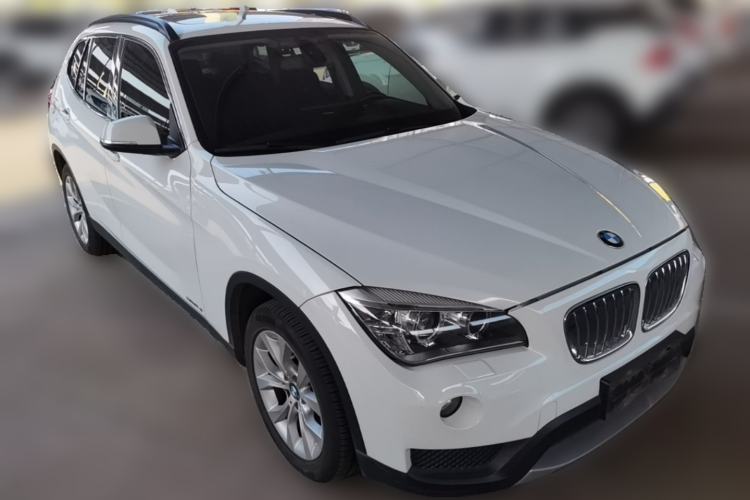 Used BMW X1 2010 sDrive18i Luxury Model Front Right 45 Deg