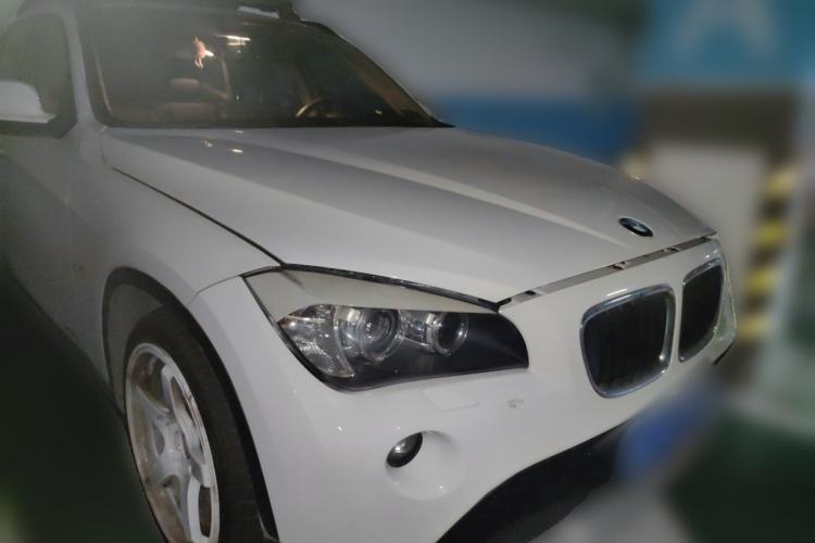 Used BMW X1 2010 xDrive25i Front Right 45 Deg