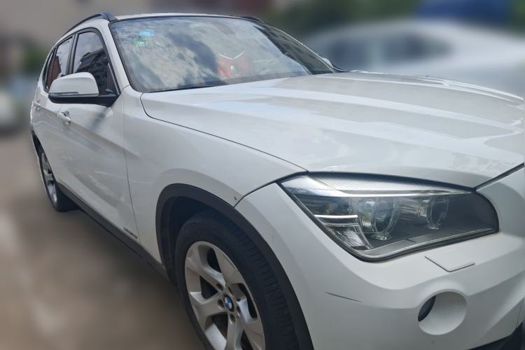 Used BMW X1 2010 sDrive18i Luxury Model Front Right 45 Deg