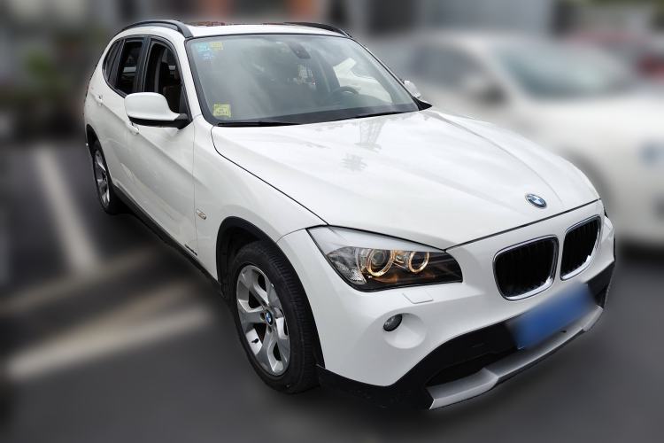 Used BMW X1 2010 sDrive18i Luxury Model Front Right 45 Deg