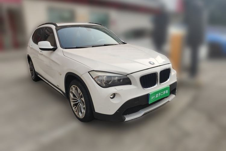 Used BMW X1 2010 sDrive18i Luxury Model Front Right 45 Deg