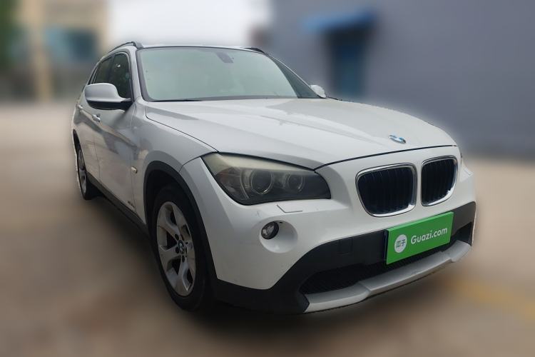Used BMW X1 2010 sDrive18i Luxury Model Front Right 45 Deg