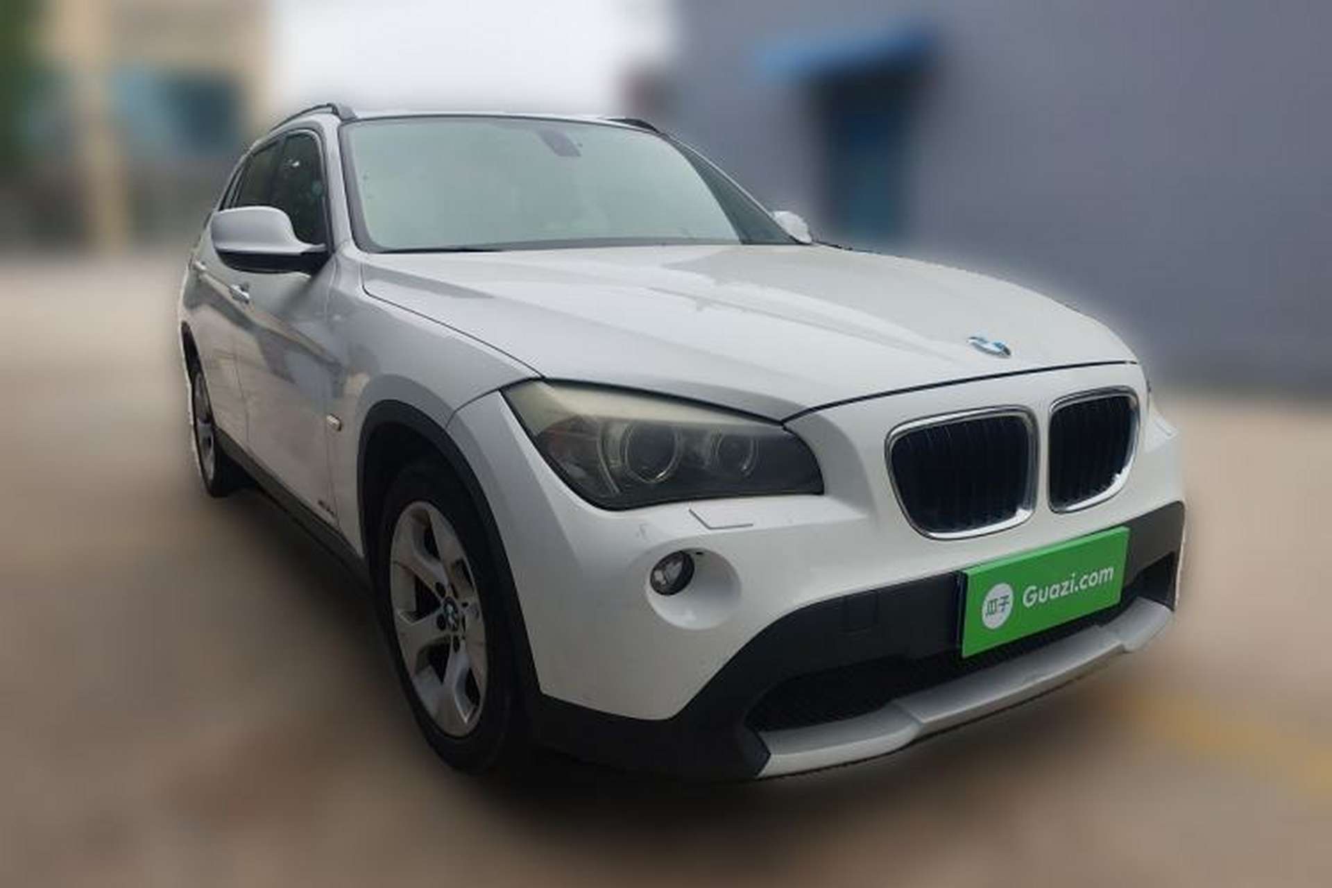 Used BMW X1 2010 sDrive18i Luxury Model Front Right 45 Deg
