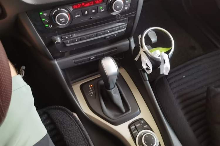 Used BMW X1 2010 sDrive18i Luxury Model Gear Lever