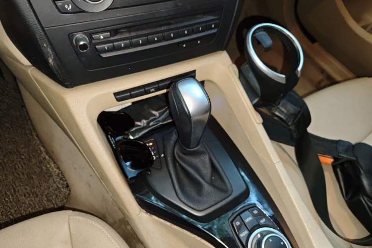 Used BMW X1 2010 sDrive18i Luxury Model Gear Lever