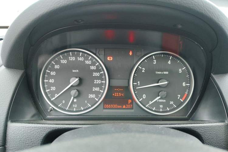 Used BMW X1 2010 sDrive18i Luxury Model Instrument Cluster