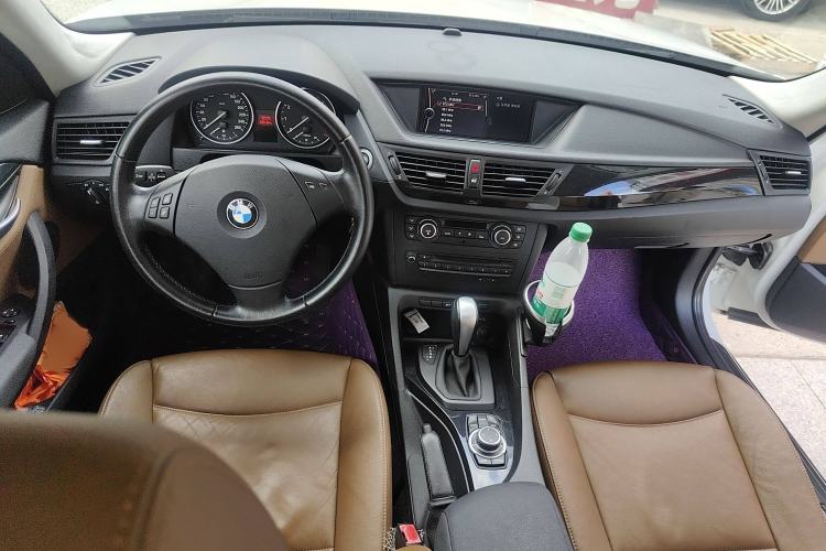 Used BMW X1 2010 xDrive25i Interior 2