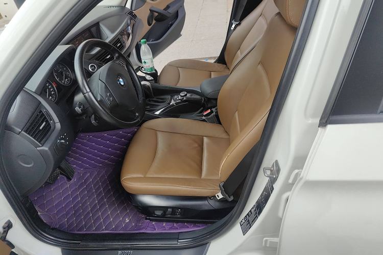 Used BMW X1 2010 xDrive25i Left Front Seat