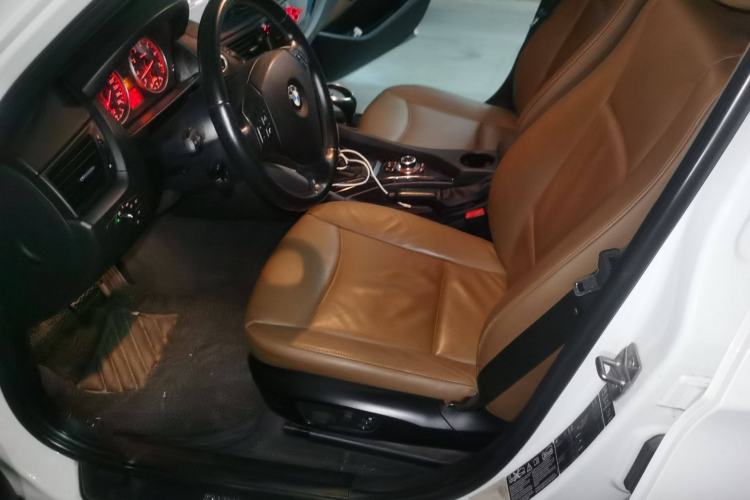 Used BMW X1 2010 xDrive25i Left Front Seat