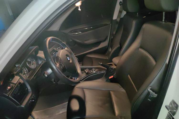 Used BMW X1 2010 xDrive25i Left Front Seat