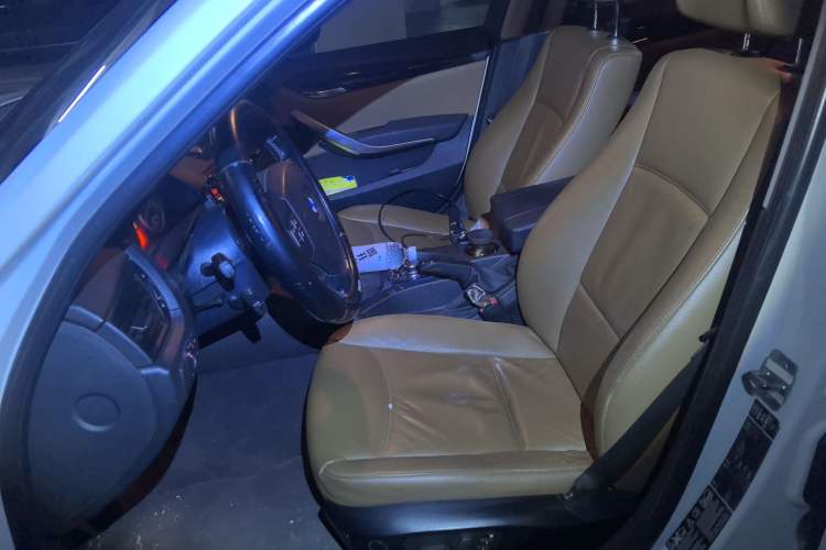 Used BMW X1 2010 xDrive25i Left Front Seat