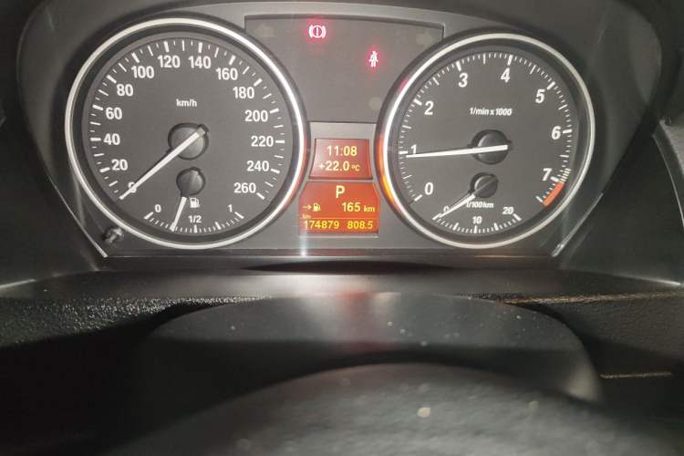 Used BMW X1 2010 xDrive25i Odometer Close Up
