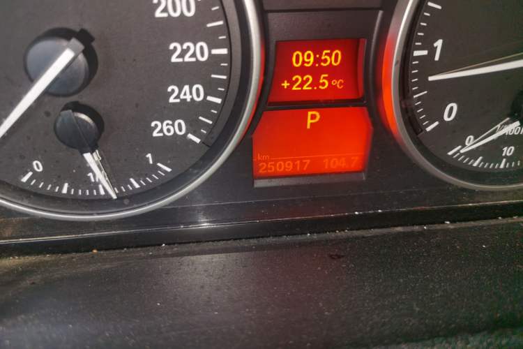 Used BMW X1 2010 sDrive18i Luxury Model Odometer Close Up