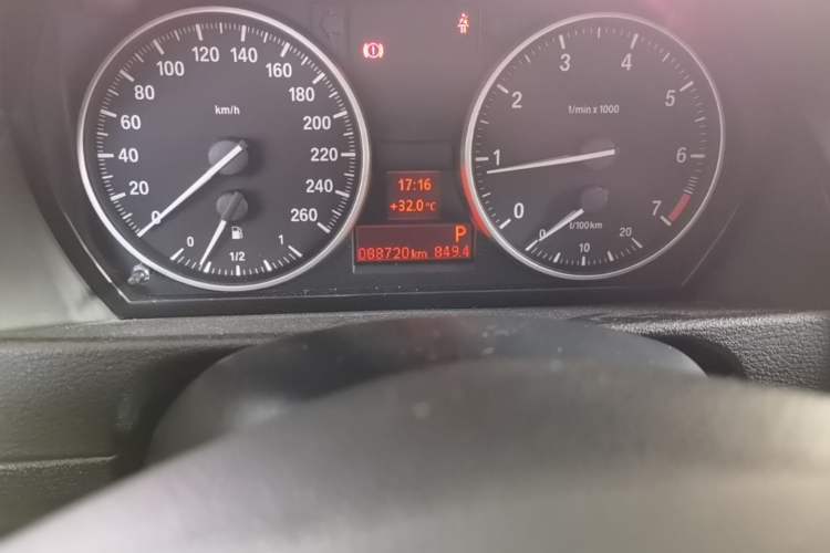 Used BMW X1 2010 sDrive18i Luxury Model Odometer Close Up
