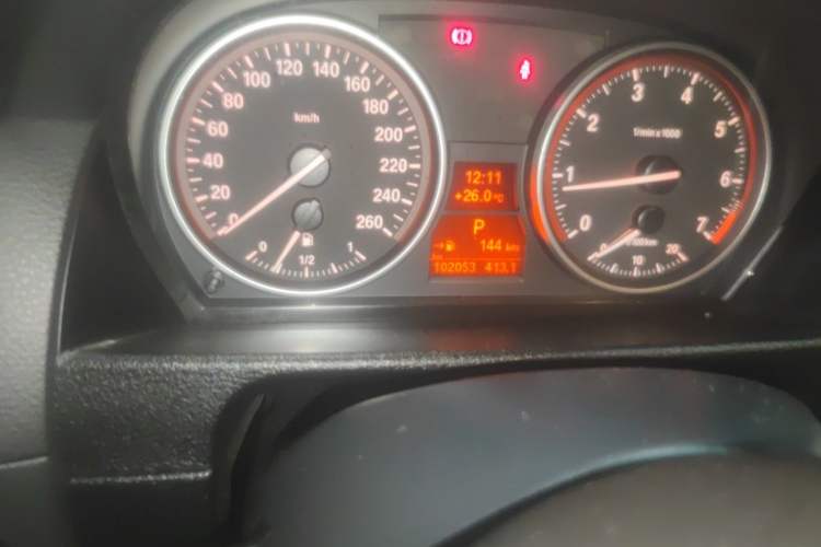 Used BMW X1 2010 sDrive18i Luxury Model Odometer Close Up