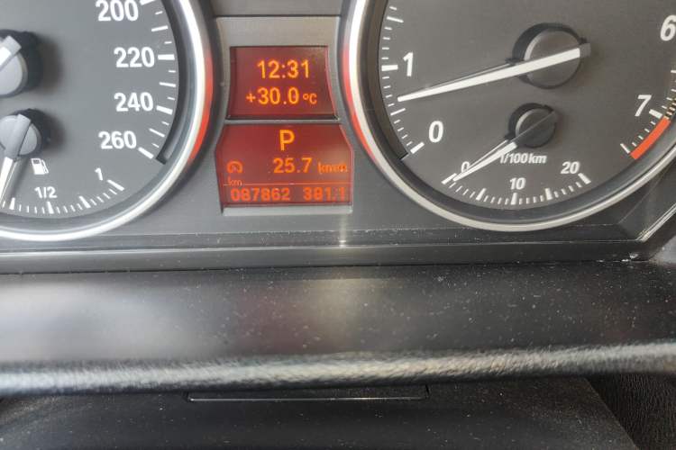 Used BMW X1 2010 xDrive25i Odometer Close Up