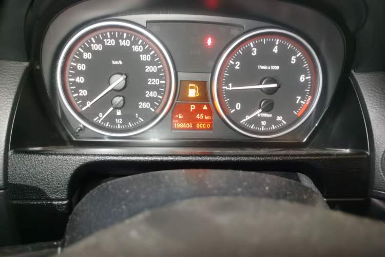 Used BMW X1 2010 xDrive25i Odometer Close Up