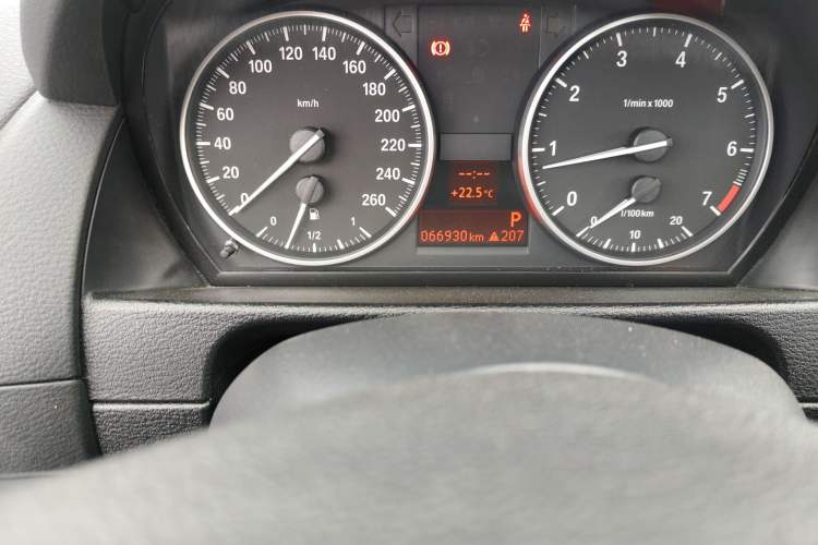 Used BMW X1 2010 sDrive18i Luxury Model Odometer Close Up
