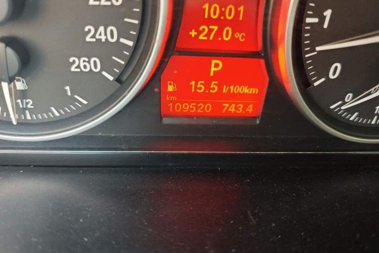 Used BMW X1 2010 xDrive28i Odometer Close Up
