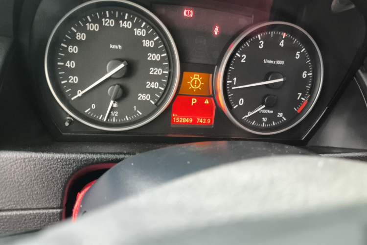 Used BMW X1 2010 xDrive25i Odometer Close Up