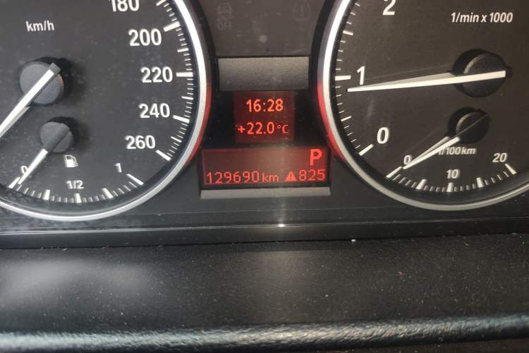 Used BMW X1 2010 sDrive18i Luxury Model Odometer Close Up