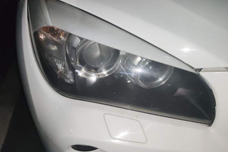Used BMW X1 2010 xDrive25i Right Front Headlight
