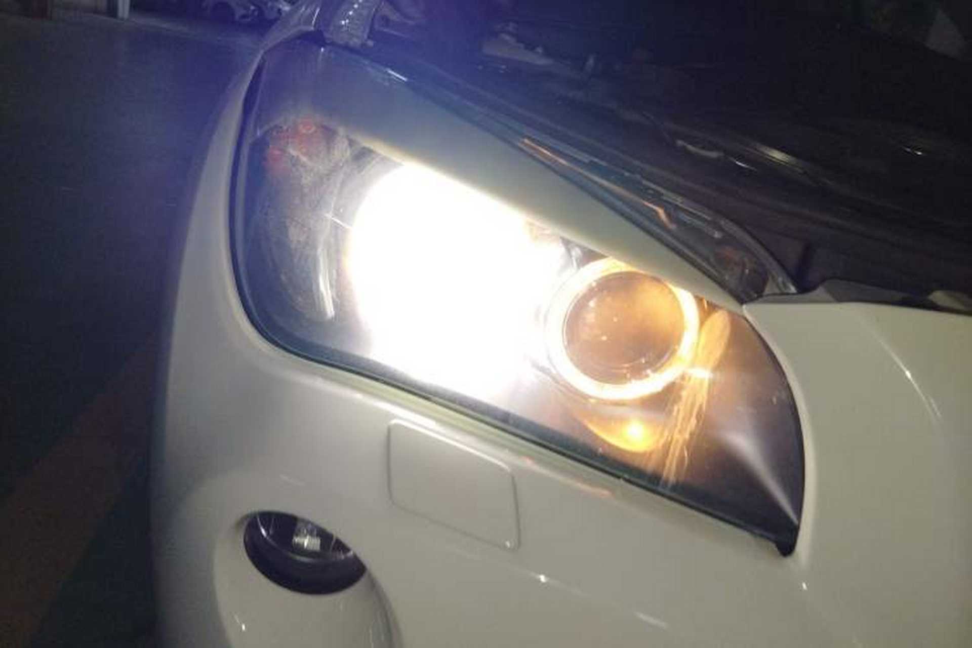 Used BMW X1 2010 xDrive25i Right Front Headlight