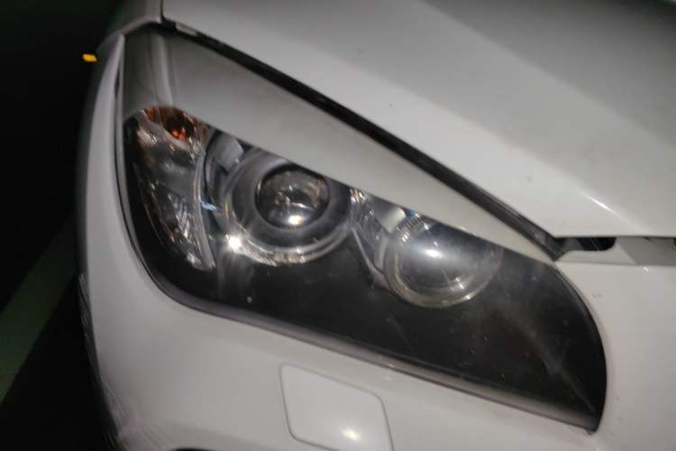 Used BMW X1 2010 xDrive25i Right Front Headlight