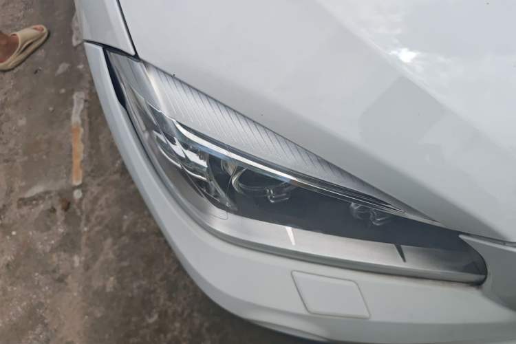 Used BMW X1 2010 sDrive18i Luxury Model Right Front Headlight