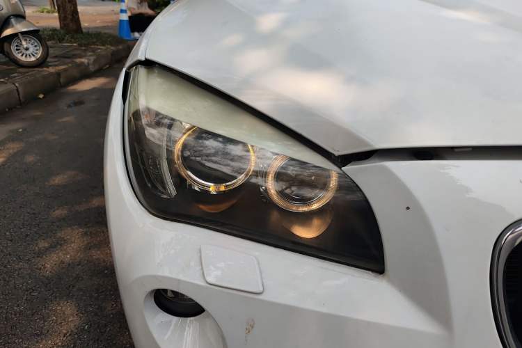 Used BMW X1 2010 xDrive25i Right Front Headlight