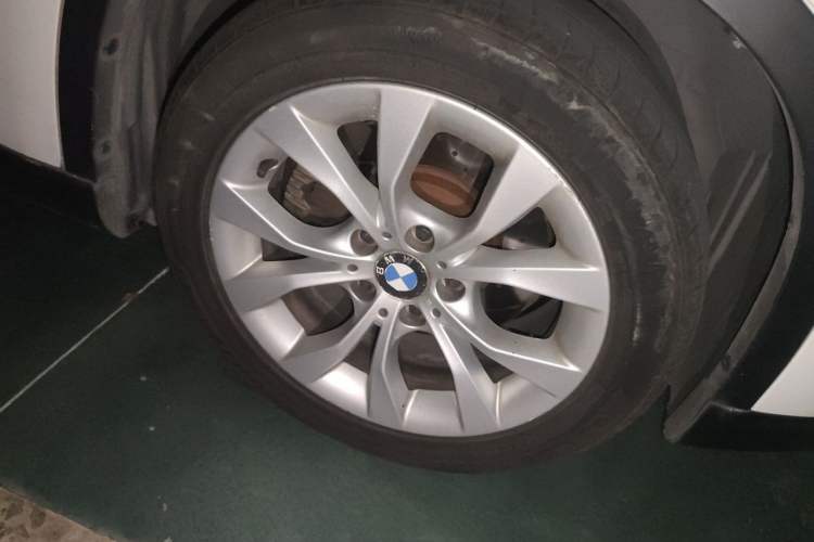 Used BMW X1 2010 xDrive25i Right Front Wheel Hub