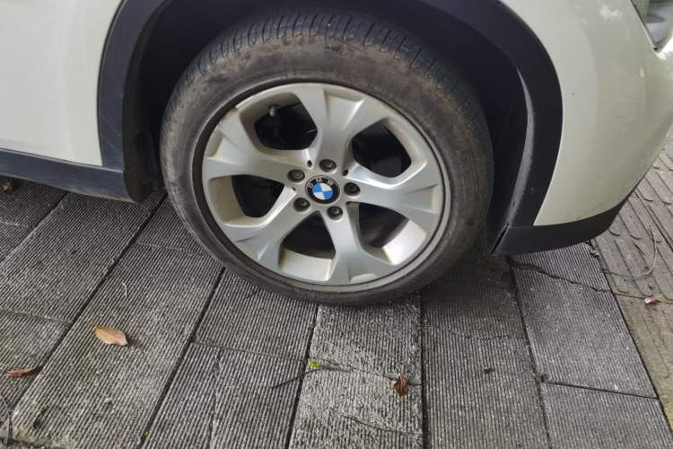 Used BMW X1 2010 sDrive18i Luxury Model Right Front Wheel Hub