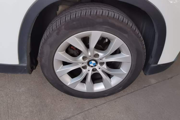Used BMW X1 2010 sDrive18i Luxury Model Right Front Wheel Hub