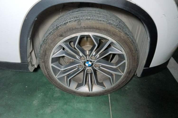 Used BMW X1 2010 sDrive18i Luxury Model Right Front Wheel Hub