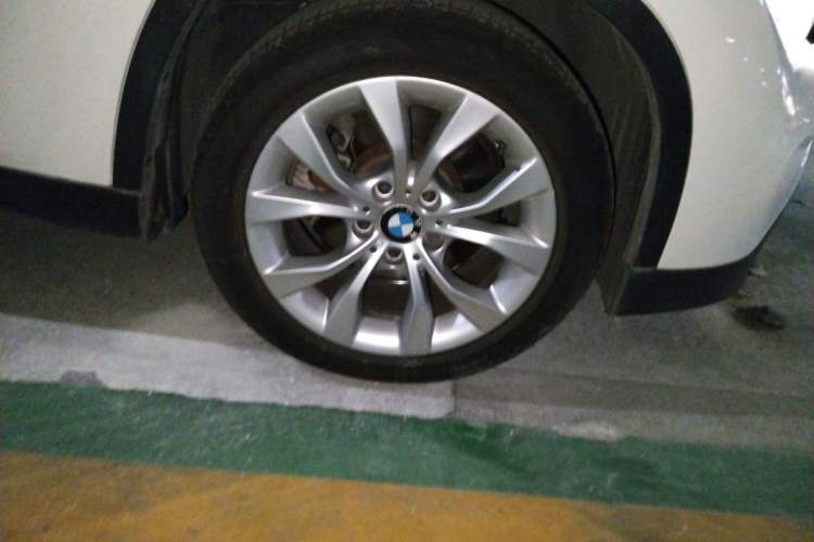 Used BMW X1 2010 xDrive25i Right Front Wheel Hub