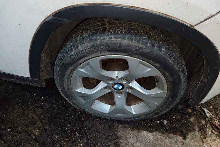 Used BMW X1 2010 sDrive18i Luxury Model Right Front Wheel Hub