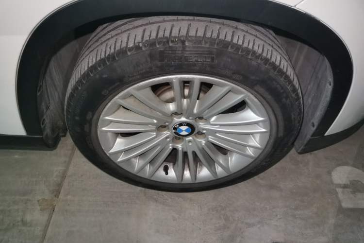 Used BMW X1 2010 xDrive25i Right Front Wheel Hub