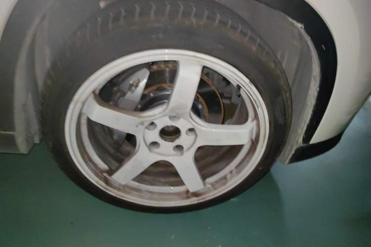 Used BMW X1 2010 xDrive25i Right Front Wheel Hub