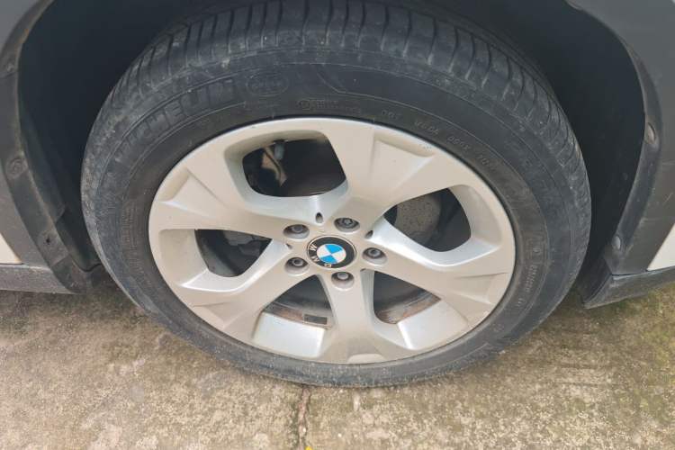 Used BMW X1 2010 sDrive18i Luxury Model Right Front Wheel Hub