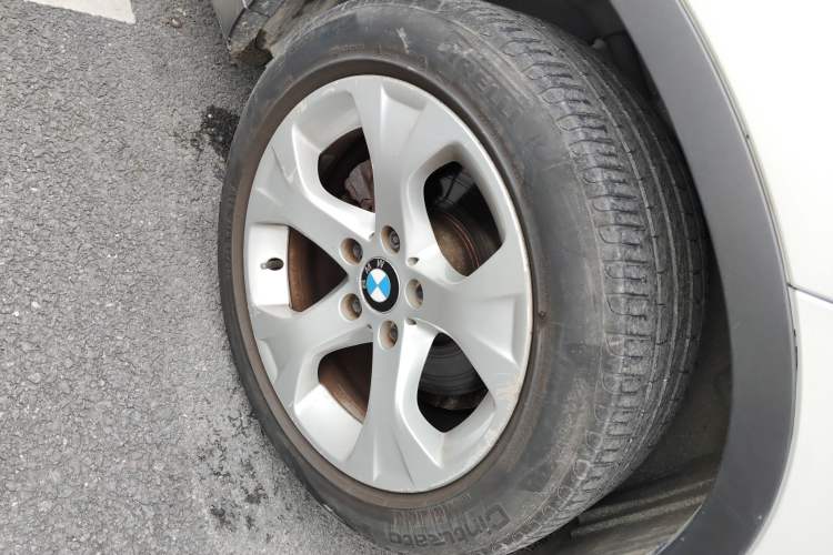 Used BMW X1 2010 sDrive18i Luxury Model Right Front Wheel Hub
