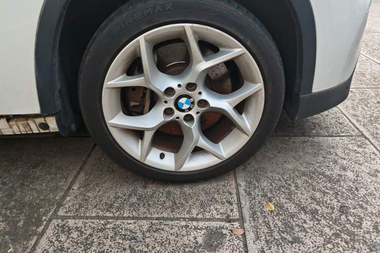 Used BMW X1 2010 xDrive28i Right Front Wheel Hub