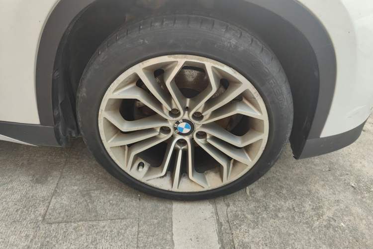 Used BMW X1 2010 sDrive18i Luxury Model Right Front Wheel Hub