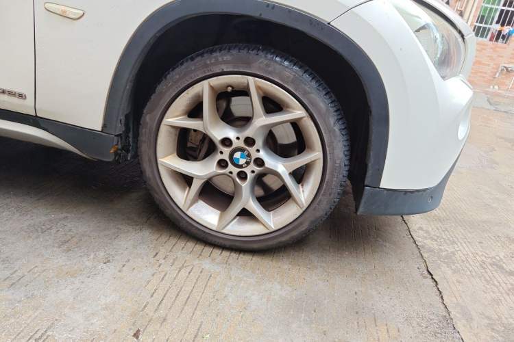 Used BMW X1 2010 xDrive28i Right Front Wheel Hub