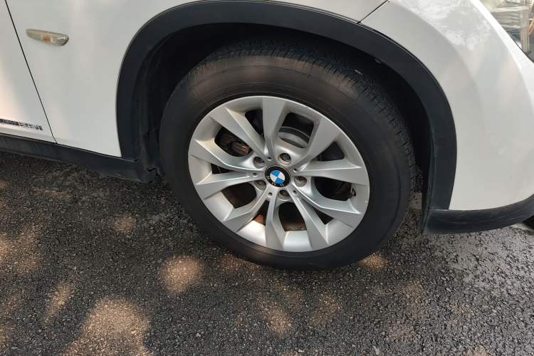 Used BMW X1 2010 xDrive25i Right Front Wheel Hub